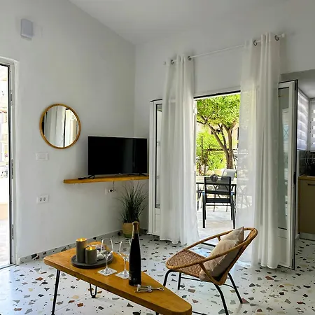 펜션 Michalis Urbanhome With Parking 하니아